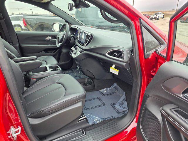2026 Chrysler Pacifica Select AWD