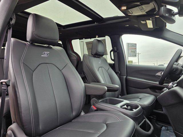 2026 Chrysler Pacifica Select AWD