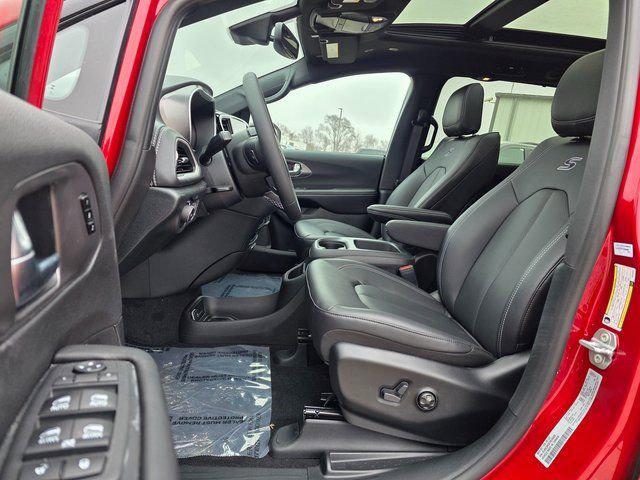 2026 Chrysler Pacifica Select AWD