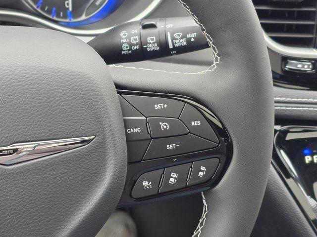 2026 Chrysler Pacifica Select AWD