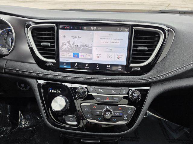 2026 Chrysler Pacifica Select AWD