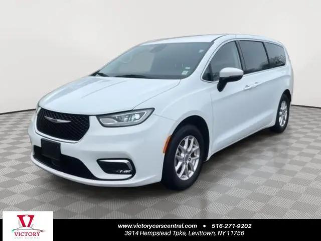 2023 Chrysler Pacifica Touring L for sale in Levittown, NY