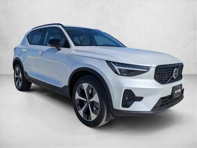 2026 Volvo XC40 Plus, B5 AWD Gas (mild hybrid), Dark