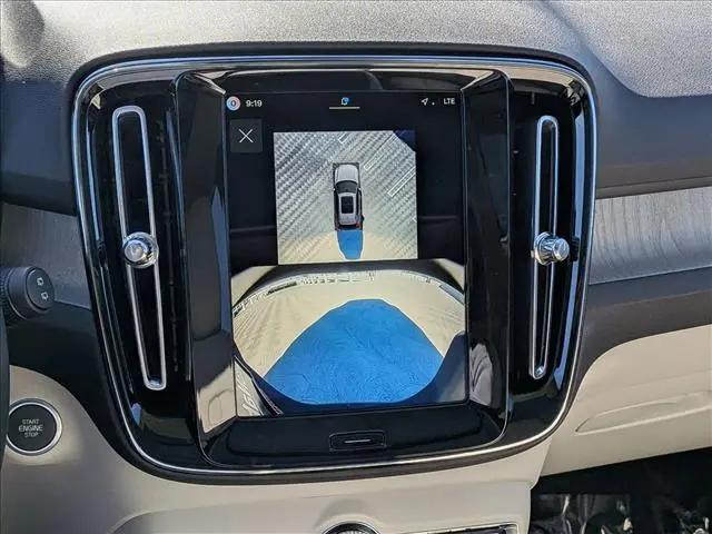 2026 Volvo XC40 Plus, B5 AWD Gas (mild hybrid), Dark