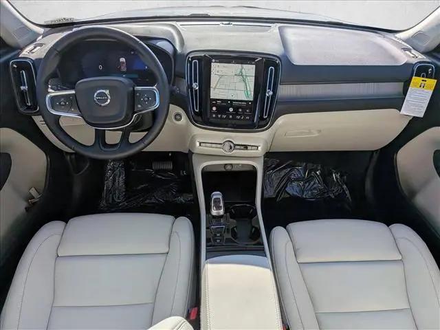2026 Volvo XC40 Plus, B5 AWD Gas (mild hybrid), Dark