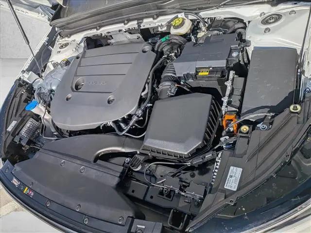 2026 Volvo XC40 Plus, B5 AWD Gas (mild hybrid), Dark