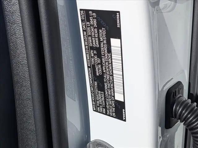 2026 Volvo XC40 Plus, B5 AWD Gas (mild hybrid), Dark