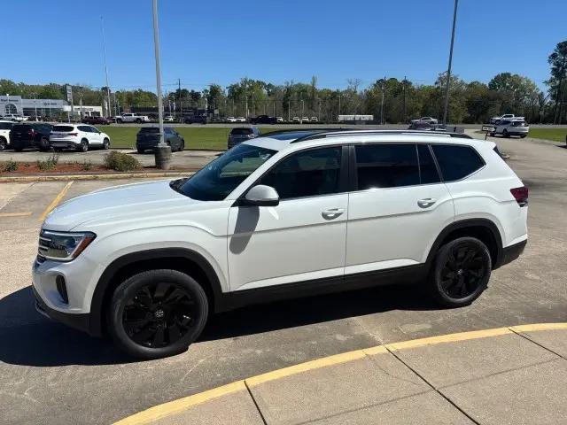 2026 Volkswagen Atlas SE with Technology