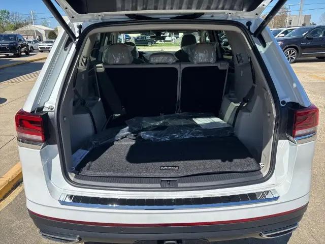 2026 Volkswagen Atlas SE with Technology