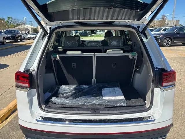 2026 Volkswagen Atlas SE with Technology