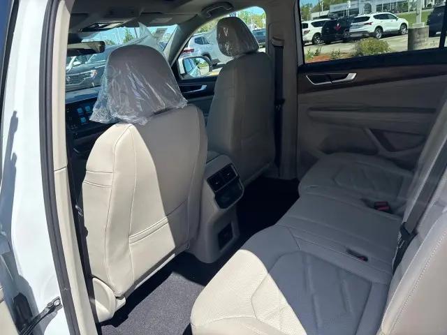 2026 Volkswagen Atlas SE with Technology