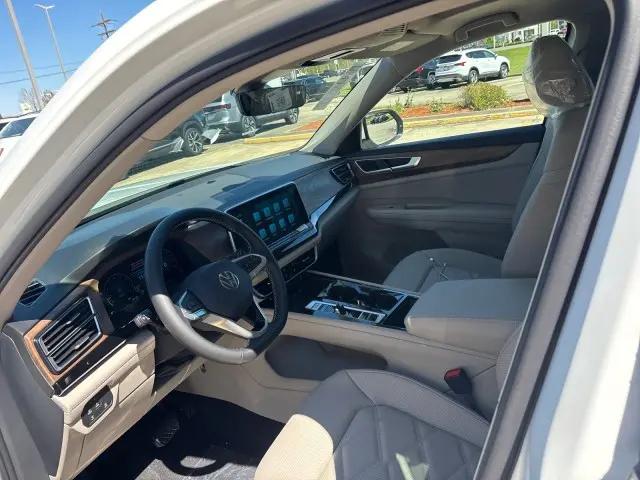 2026 Volkswagen Atlas SE with Technology
