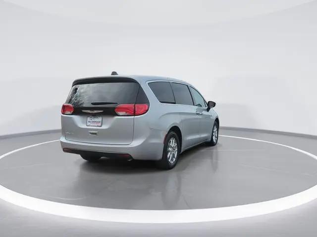 2026 Chrysler Voyager LX