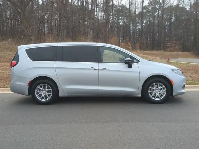 2026 Chrysler Voyager LX