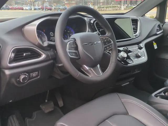 2026 Chrysler Voyager LX