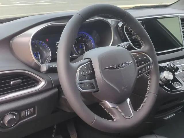 2026 Chrysler Voyager LX