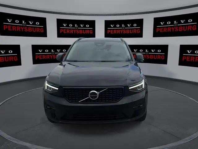 2023 Volvo XC40 B5 Plus Dark Theme