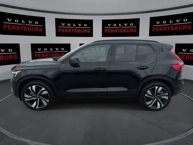 2023 Volvo XC40 B5 Plus Dark Theme