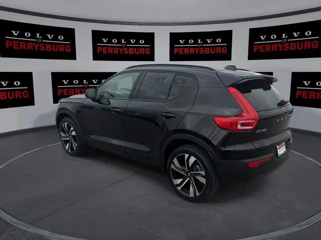 2023 Volvo XC40 B5 Plus Dark Theme