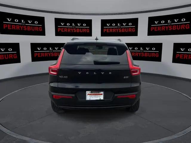 2023 Volvo XC40 B5 Plus Dark Theme