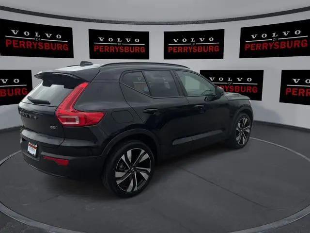 2023 Volvo XC40 B5 Plus Dark Theme