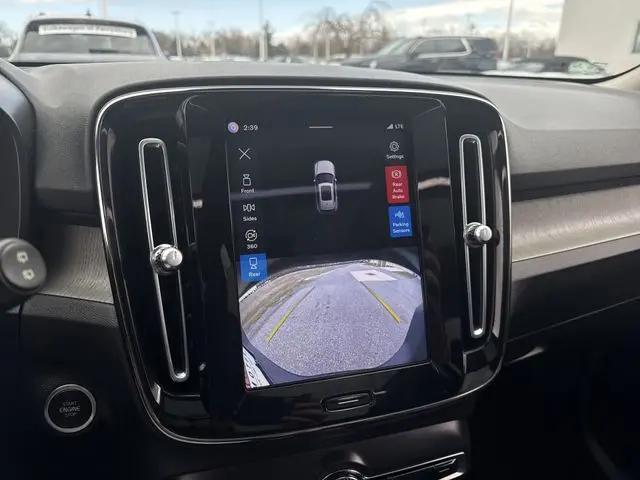 2023 Volvo XC40 B5 Plus Dark Theme