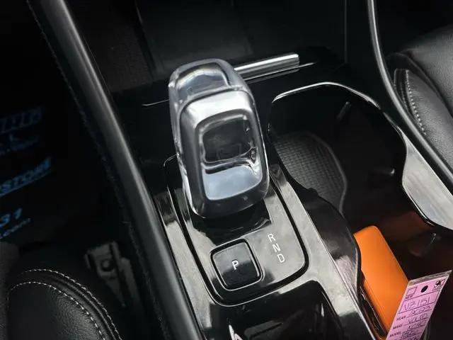 2023 Volvo XC40 B5 Plus Dark Theme