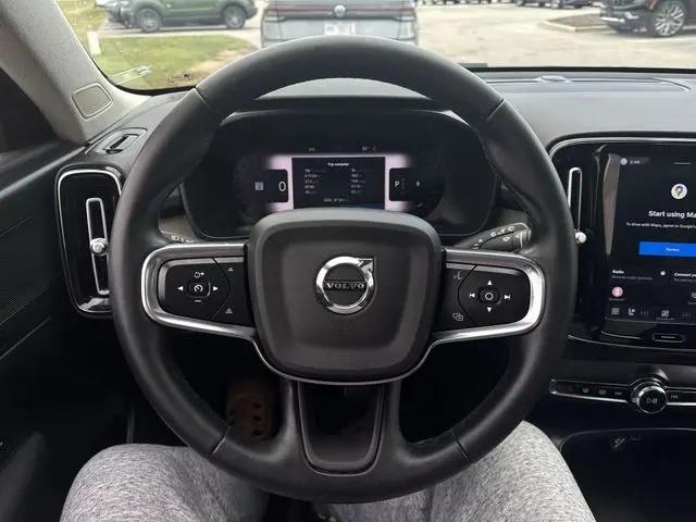 2023 Volvo XC40 B5 Plus Dark Theme