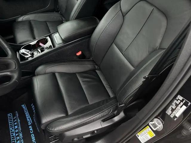2023 Volvo XC40 B5 Plus Dark Theme