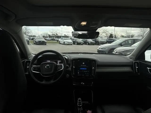 2023 Volvo XC40 B5 Plus Dark Theme