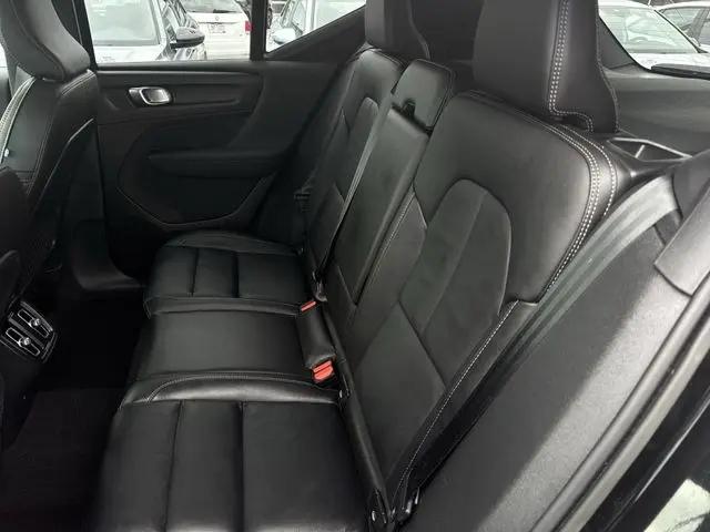 2023 Volvo XC40 B5 Plus Dark Theme
