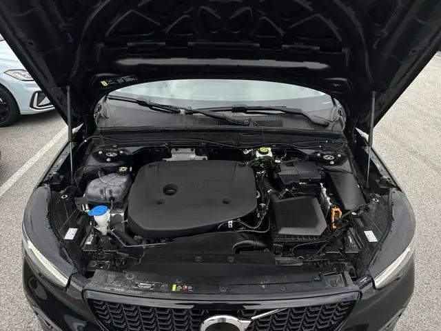 2023 Volvo XC40 B5 Plus Dark Theme