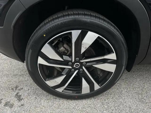 2023 Volvo XC40 B5 Plus Dark Theme