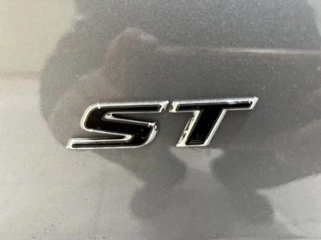 2026 Buick NV Sport Touring FWD