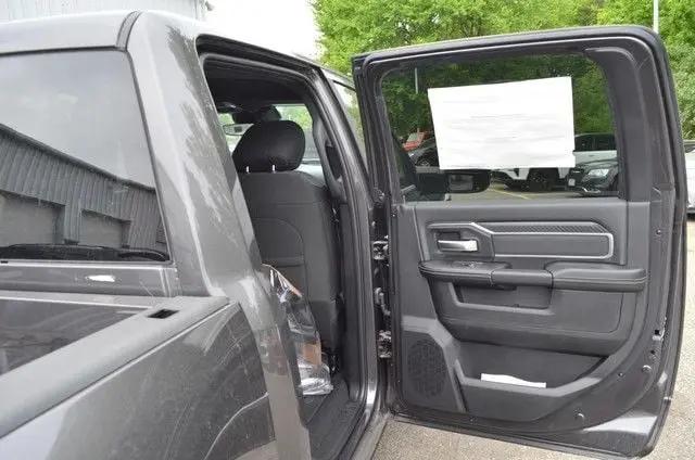 2026 Ram 3500 Big Horn Crew Cab 4x4 8' Box