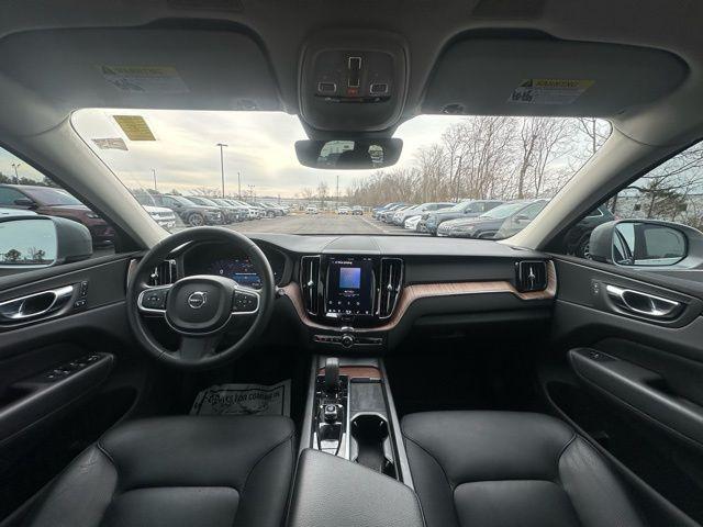 2022 Volvo XC60 B5 Momentum
