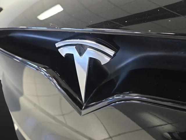 2023 Tesla Model X Plaid Tri Motor All-Wheel Drive