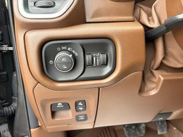 2021 Ram 1500 Laramie Crew Cab 4x4 5'7" Box