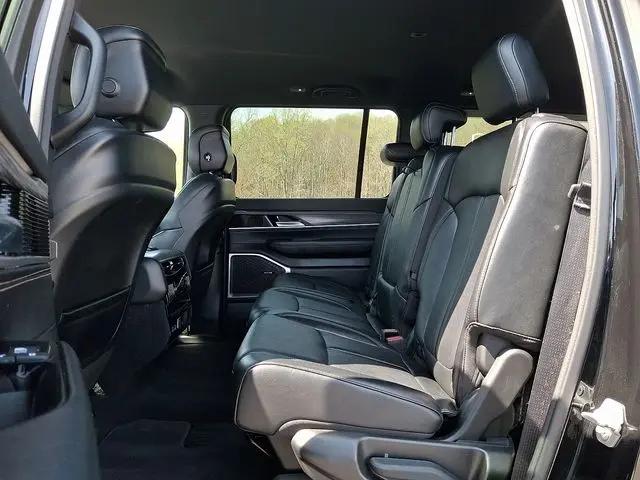 2023 Jeep Wagoneer Series III 4x2