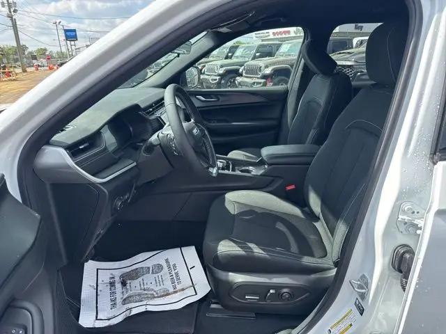 2026 Jeep Grand Cherokee L Laredo 4x2