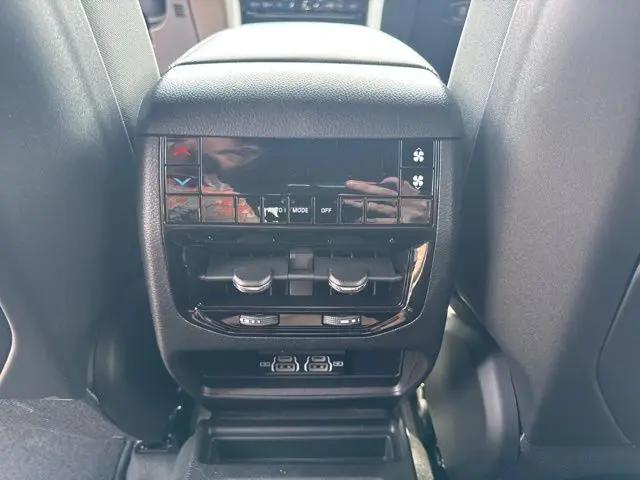 2026 Jeep Grand Cherokee L Laredo 4x2