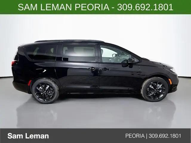 2026 Chrysler Pacifica Select AWD
