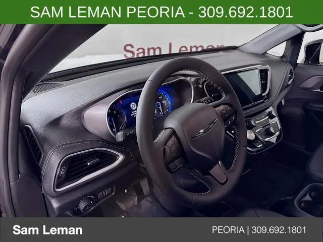 2026 Chrysler Pacifica Select AWD
