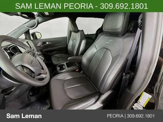 2026 Chrysler Pacifica Select AWD