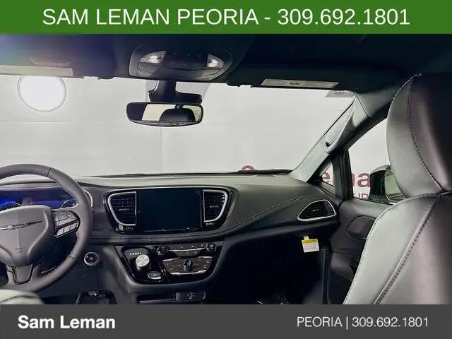 2026 Chrysler Pacifica Select AWD