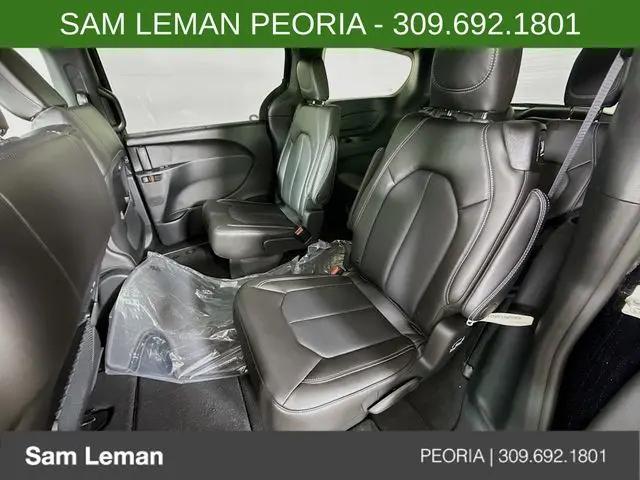 2026 Chrysler Pacifica Select AWD