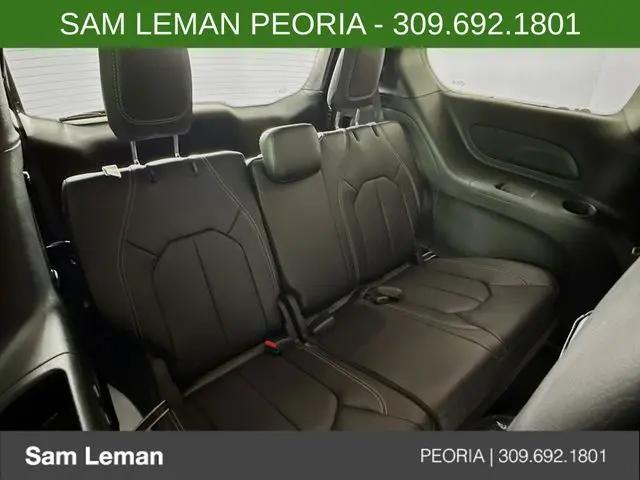 2026 Chrysler Pacifica Select AWD