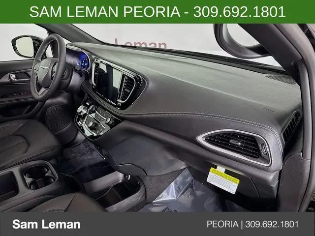 2026 Chrysler Pacifica Select AWD