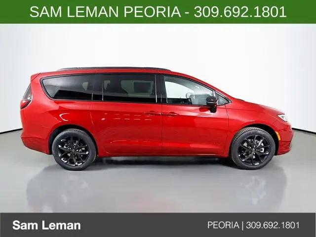 2026 Chrysler Pacifica Select AWD