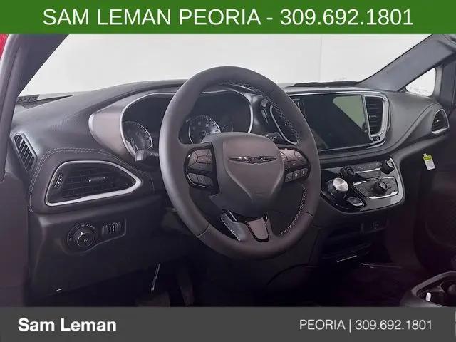 2026 Chrysler Pacifica Select AWD
